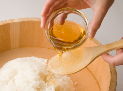Mix the rice with sushi vinegar
